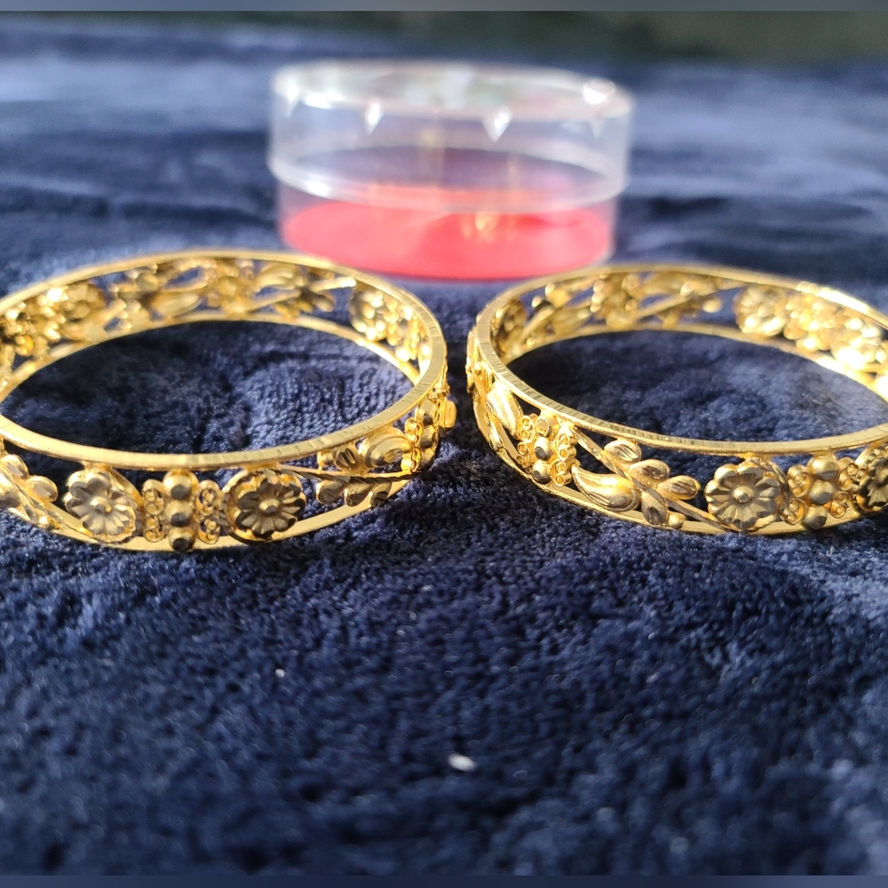 Gold plated bangles - Picture 2 of 4